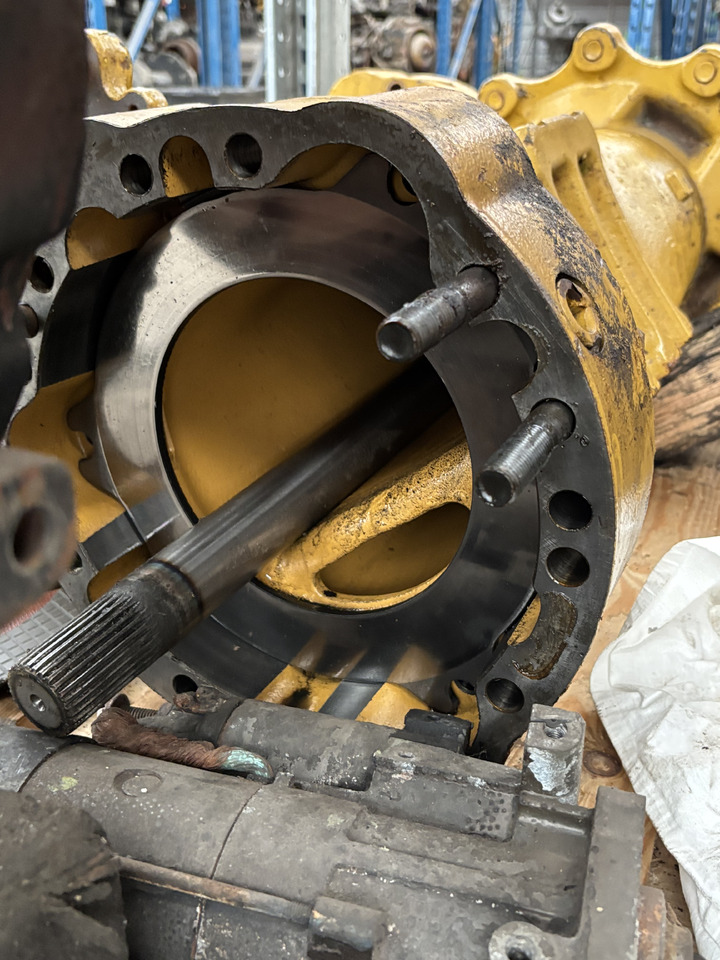 CAT CARRARO 641500 10637 Obudowa Mostu Pochwa Prawa Lewa - Вісь та запчастини в категорії Сільськогосподарська техніка: фото 4 CAT CARRARO 641500 10637 Obudowa Mostu Pochwa Prawa Lewa - Вісь та запчастини в категорії Сільськогосподарська техніка: фото 4