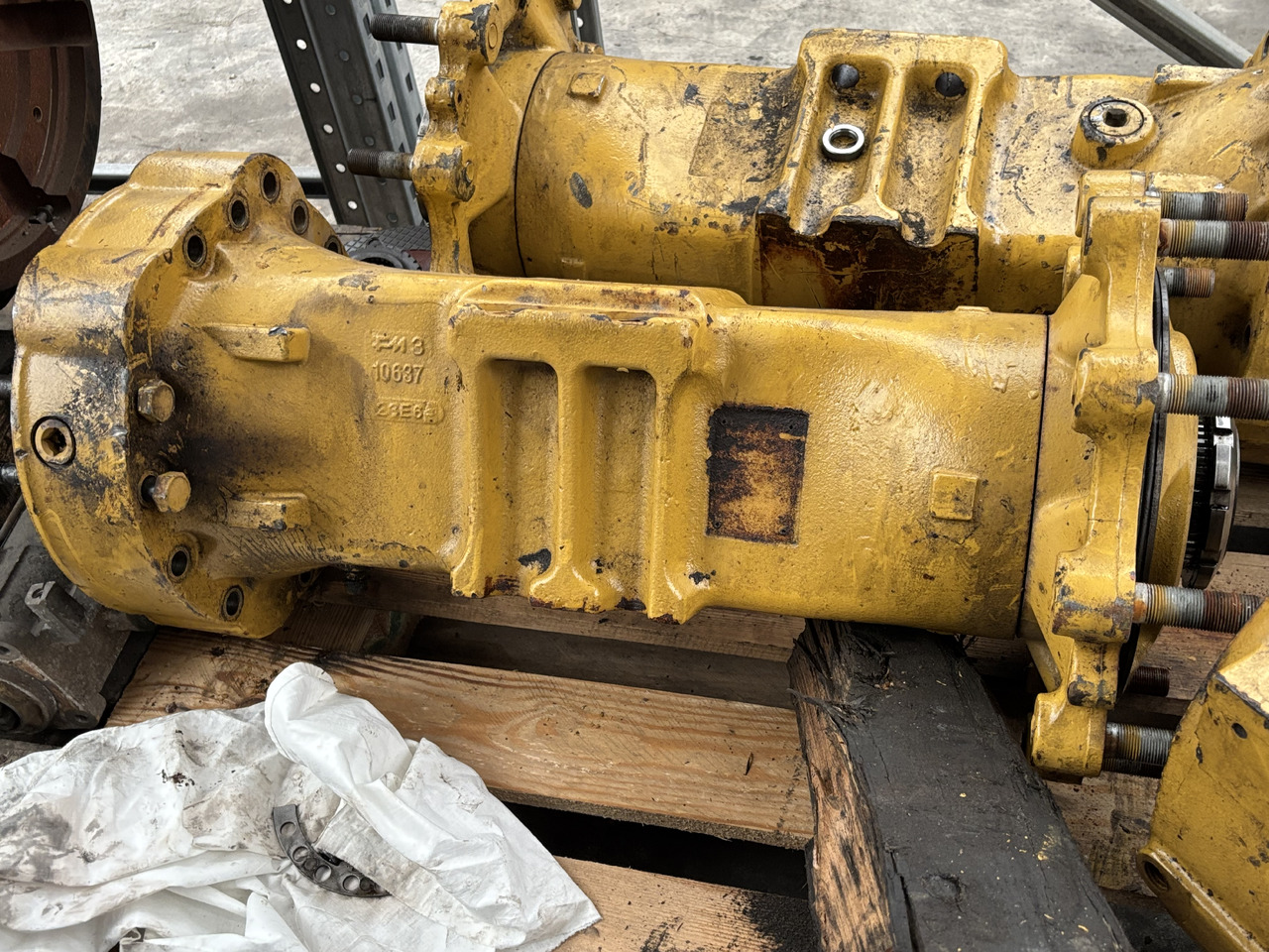 CAT CARRARO 641500 10637 Obudowa Mostu Pochwa Prawa Lewa - Вісь та запчастини в категорії Сільськогосподарська техніка: фото 1 CAT CARRARO 641500 10637 Obudowa Mostu Pochwa Prawa Lewa - Вісь та запчастини в категорії Сільськогосподарська техніка: фото 1