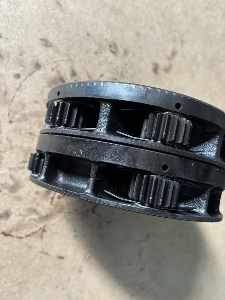 Claas AXION 830 Jarzmo Satelitów Dźwigar 0011571612 0011584502 - Диференціал в категорії Трактори: фото 5 Claas AXION 830 Jarzmo Satelitów Dźwigar 0011571612 0011584502 - Диференціал в категорії Трактори: фото 5