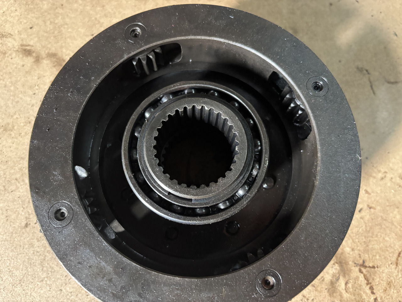 Claas AXION 830 Jarzmo Satelitów Dźwigar 0011571612 0011584502 - Диференціал в категорії Трактори: фото 2 Claas AXION 830 Jarzmo Satelitów Dźwigar 0011571612 0011584502 - Диференціал в категорії Трактори: фото 2