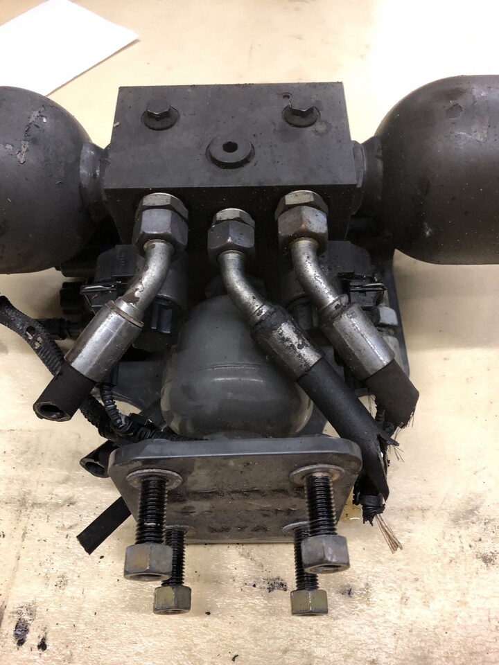 Claas Arion-amortyzacja osi/Claas Arion 620 - Підвіска в категорії Сільськогосподарська техніка: фото 3 Claas Arion-amortyzacja osi/Claas Arion 620 - Підвіска в категорії Сільськогосподарська техніка: фото 3