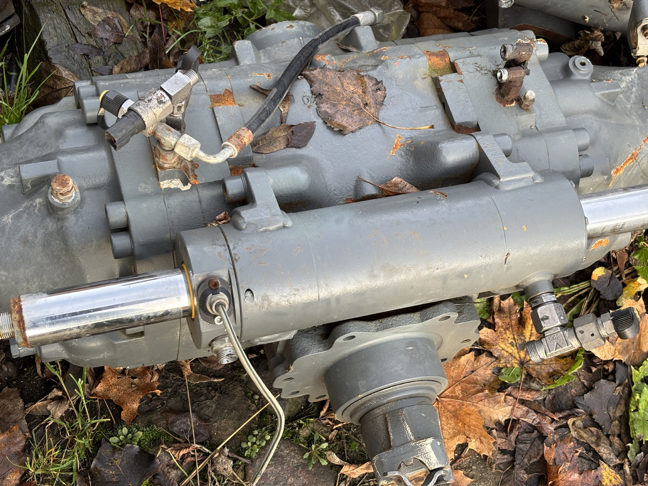 Claas Scorpion 635 Centralna Środkowa Obudowa Osi Przedniej 0019242110 00 1924 211 0 - Передня вісь в категорії Трактори: фото 2 Claas Scorpion 635 Centralna Środkowa Obudowa Osi Przedniej 0019242110 00 1924 211 0 - Передня вісь в категорії Трактори: фото 2