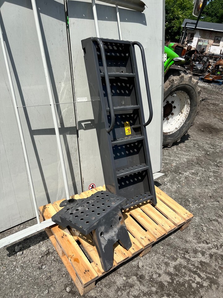 Claas Trion Dżwigar drabinki 0027017446 - Підніжка в категорії Сільськогосподарська техніка: фото 2 Claas Trion Dżwigar drabinki 0027017446 - Підніжка в категорії Сільськогосподарська техніка: фото 2