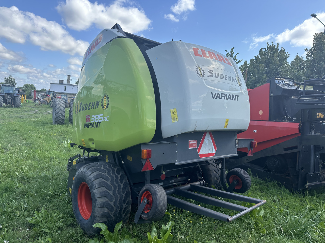 Claas Variant 385 rc części pokrywa boczna prawa i lewa - Кузов і екстер'єр в категорії Прес-підбирачі рулонні: фото 3 Claas Variant 385 rc części pokrywa boczna prawa i lewa - Кузов і екстер'єр в категорії Прес-підбирачі рулонні: фото 3