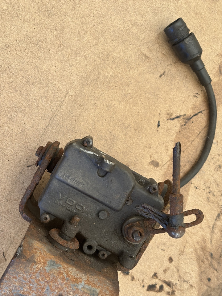 Cummins 8.3 6CT 6CTA 6CTAA Elektroniczny pedał gazu VDO 408.422/6/1 - Педаль: фото 5 Cummins 8.3 6CT 6CTA 6CTAA Elektroniczny pedał gazu VDO 408.422/6/1 - Педаль: фото 5