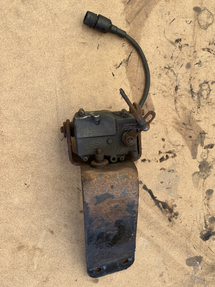 Cummins 8.3 6CT 6CTA 6CTAA Elektroniczny pedał gazu VDO 408.422/6/1 - Педаль: фото 2 Cummins 8.3 6CT 6CTA 6CTAA Elektroniczny pedał gazu VDO 408.422/6/1 - Педаль: фото 2