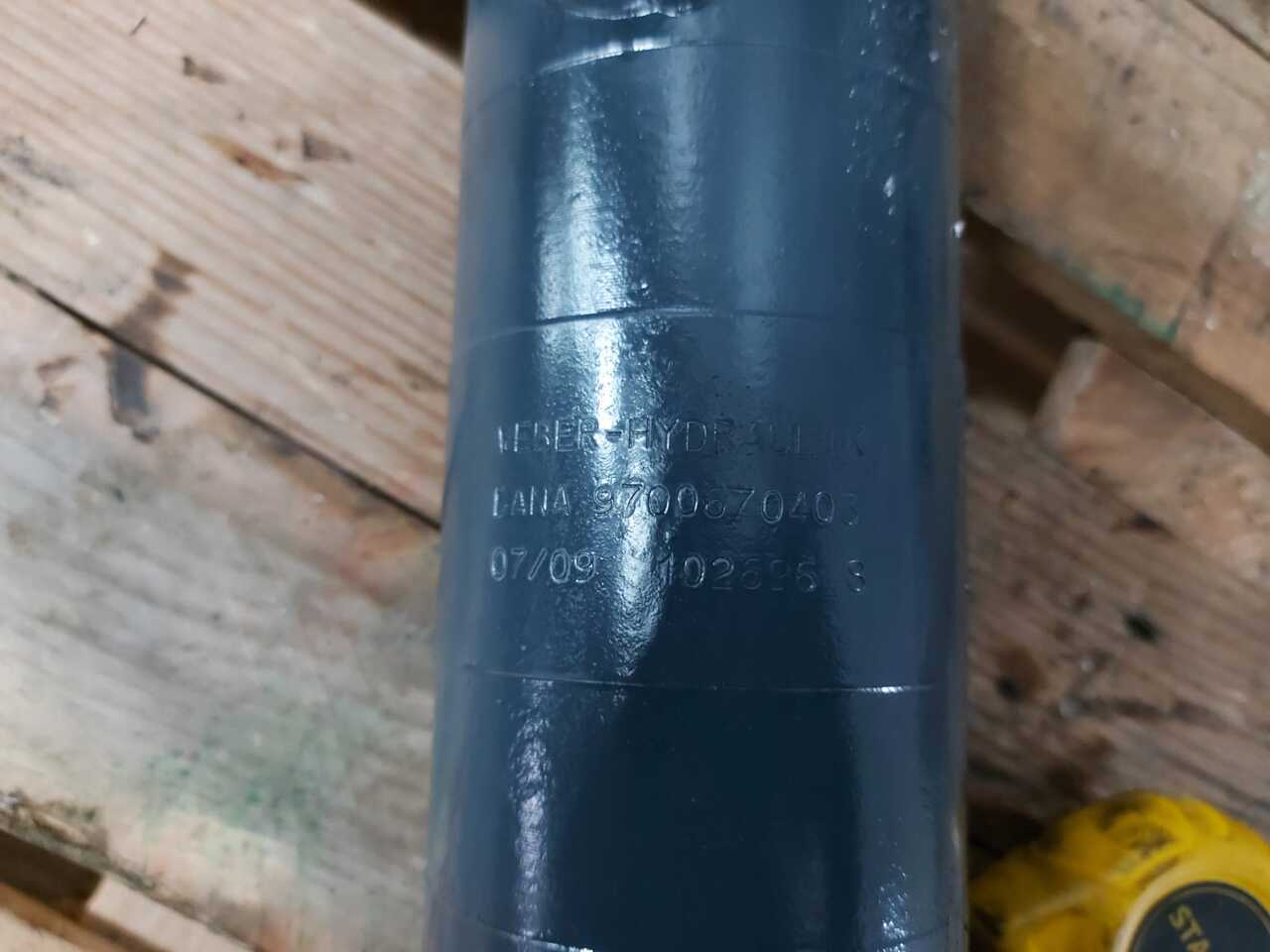 Fendt 718 | Fendt 820 - Siłownik Amortyzacji Przedniej Osi - Підвіска кабіни в категорії Сільськогосподарська техніка: фото 2 Fendt 718 | Fendt 820 - Siłownik Amortyzacji Przedniej Osi - Підвіска кабіни в категорії Сільськогосподарська техніка: фото 2