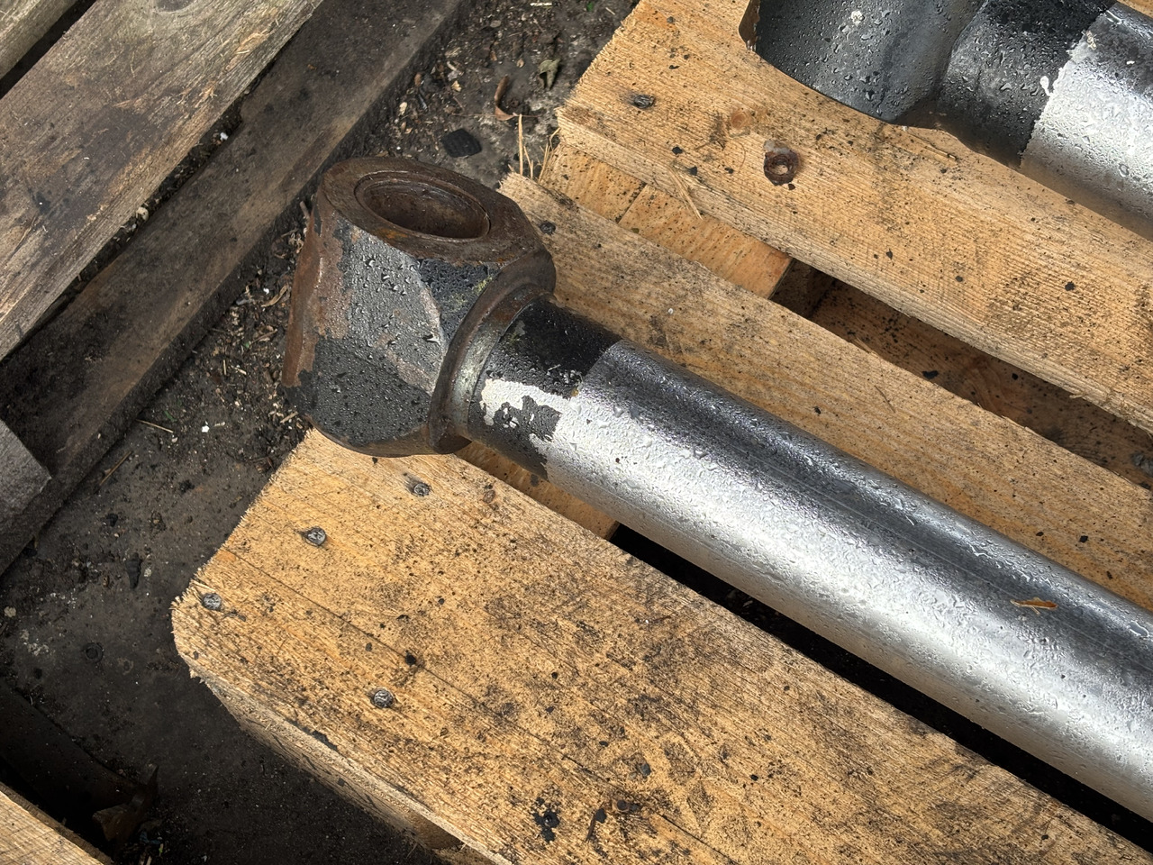 JCB 527-58 52758 527 58 Siłownik Wychyłu Łyżki - Гідроциліндр в категорії Навантажувачі телескопічні: фото 4 JCB 527-58 52758 527 58 Siłownik Wychyłu Łyżki - Гідроциліндр в категорії Навантажувачі телескопічні: фото 4