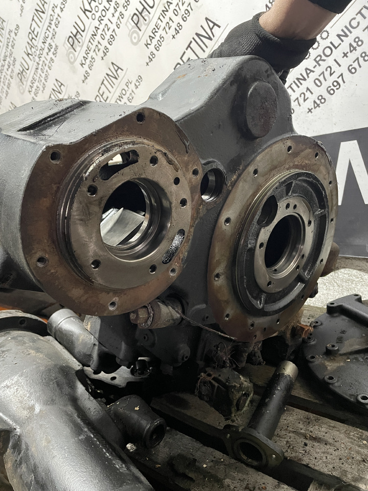 JCB Fastrac - pokrywa skrzyni biegów - Коробка передач та запчастини в категорії Будівельна техніка: фото 1 JCB Fastrac - pokrywa skrzyni biegów - Коробка передач та запчастини в категорії Будівельна техніка: фото 1