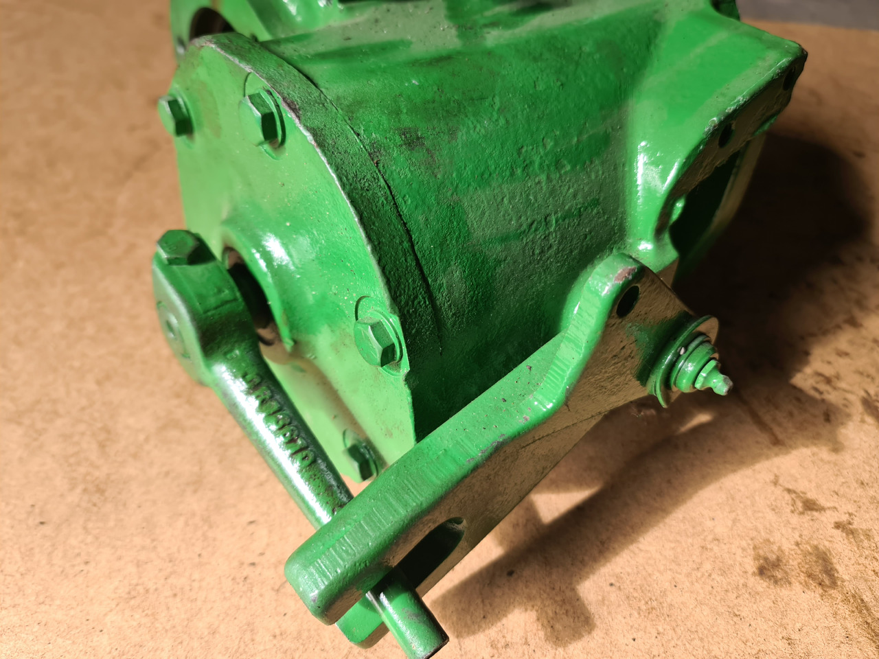 John Deere 4055 4255 4455 Osłona Spręgła R111121 R114285 RE19177 R81153 - Зчеплення та запчастини в категорії Сільськогосподарська техніка: фото 3 John Deere 4055 4255 4455 Osłona Spręgła R111121 R114285 RE19177 R81153 - Зчеплення та запчастини в категорії Сільськогосподарська техніка: фото 3