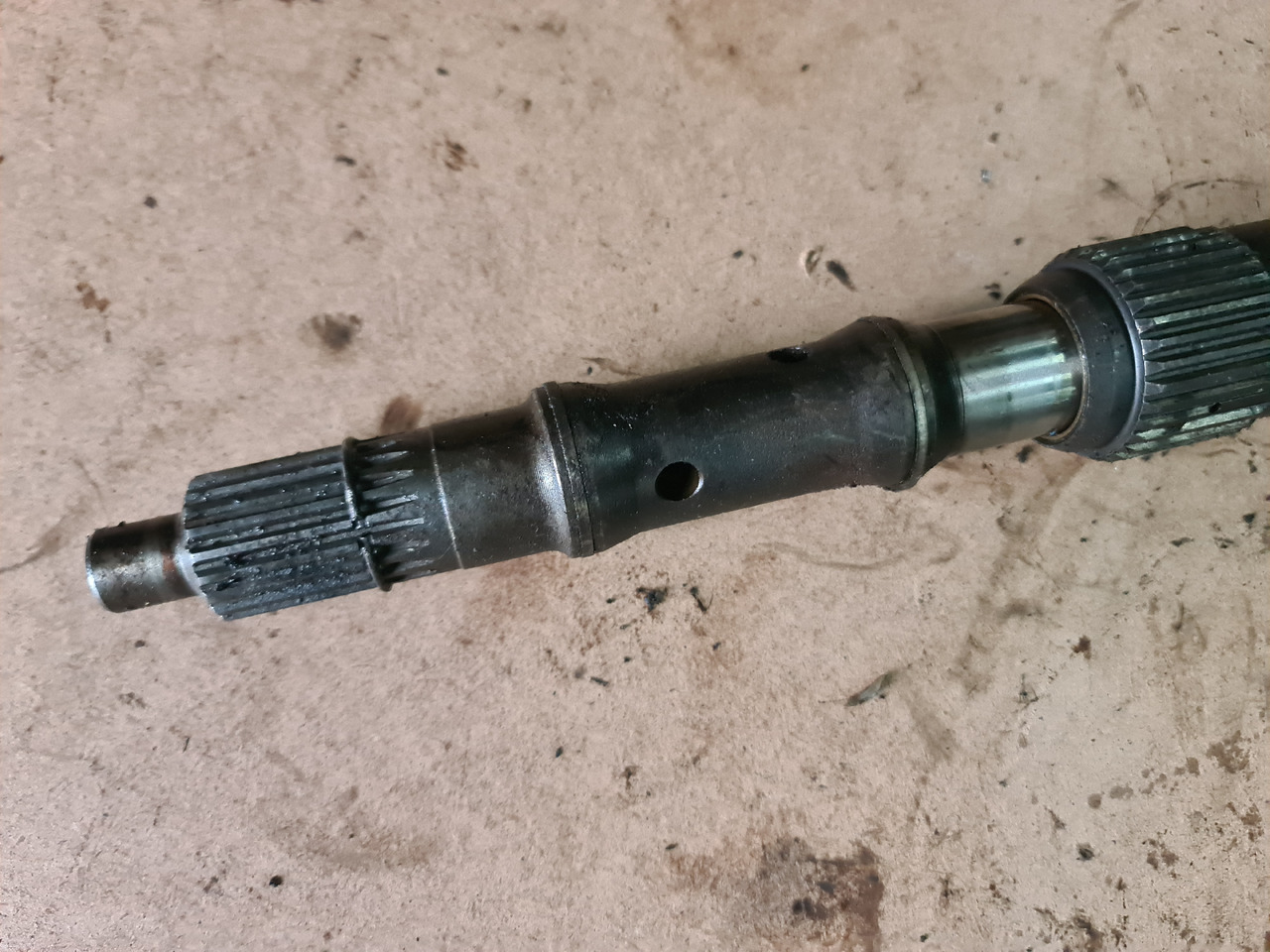 John Deere 4650, 4850 WAŁ NAPĘDOWY R89463 RE35974 R70800 AR94272 - Піввісь в категорії Сільськогосподарська техніка: фото 2 John Deere 4650, 4850 WAŁ NAPĘDOWY R89463 RE35974 R70800 AR94272 - Піввісь в категорії Сільськогосподарська техніка: фото 2