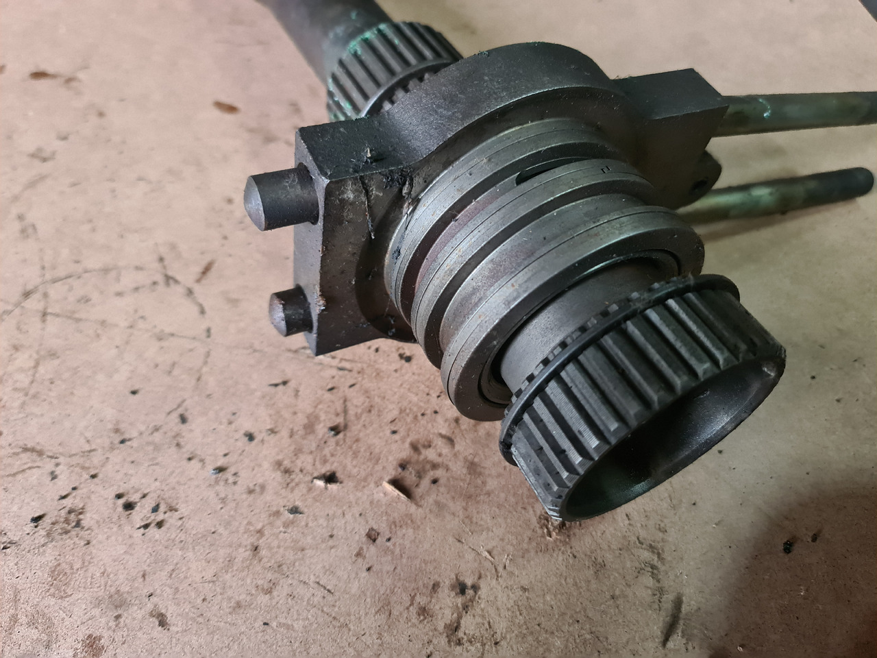 John Deere 4650, 4850 WAŁ NAPĘDOWY R89463 RE35974 R70800 AR94272 - Піввісь в категорії Сільськогосподарська техніка: фото 4 John Deere 4650, 4850 WAŁ NAPĘDOWY R89463 RE35974 R70800 AR94272 - Піввісь в категорії Сільськогосподарська техніка: фото 4