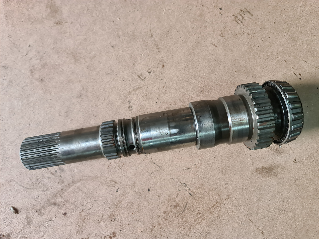 John Deere 4650, 4850 Wał Skrzyni Biegów z Pierścieniem R119550 JD9002 - Піввісь в категорії Сільськогосподарська техніка: фото 1 John Deere 4650, 4850 Wał Skrzyni Biegów z Pierścieniem R119550 JD9002 - Піввісь в категорії Сільськогосподарська техніка: фото 1