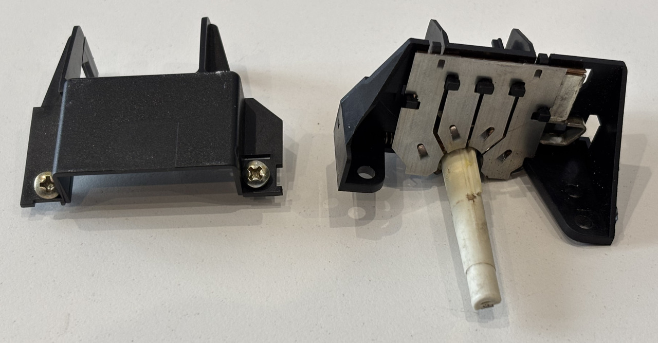 John Deere 6110 6210 Przełącznik Osłona AL77714 L80395 - Електрична система в категорії Сільськогосподарська техніка: фото 2 John Deere 6110 6210 Przełącznik Osłona AL77714 L80395 - Електрична система в категорії Сільськогосподарська техніка: фото 2