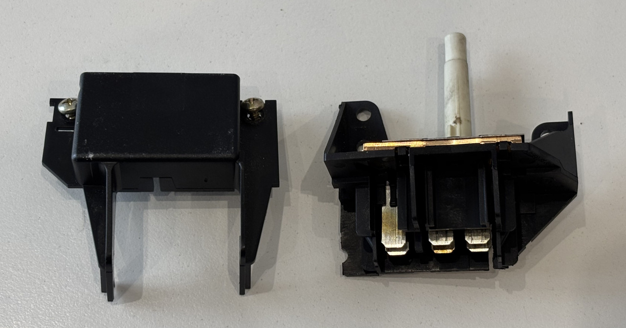 John Deere 6110 6210 Przełącznik Osłona AL77714 L80395 - Електрична система в категорії Сільськогосподарська техніка: фото 1 John Deere 6110 6210 Przełącznik Osłona AL77714 L80395 - Електрична система в категорії Сільськогосподарська техніка: фото 1