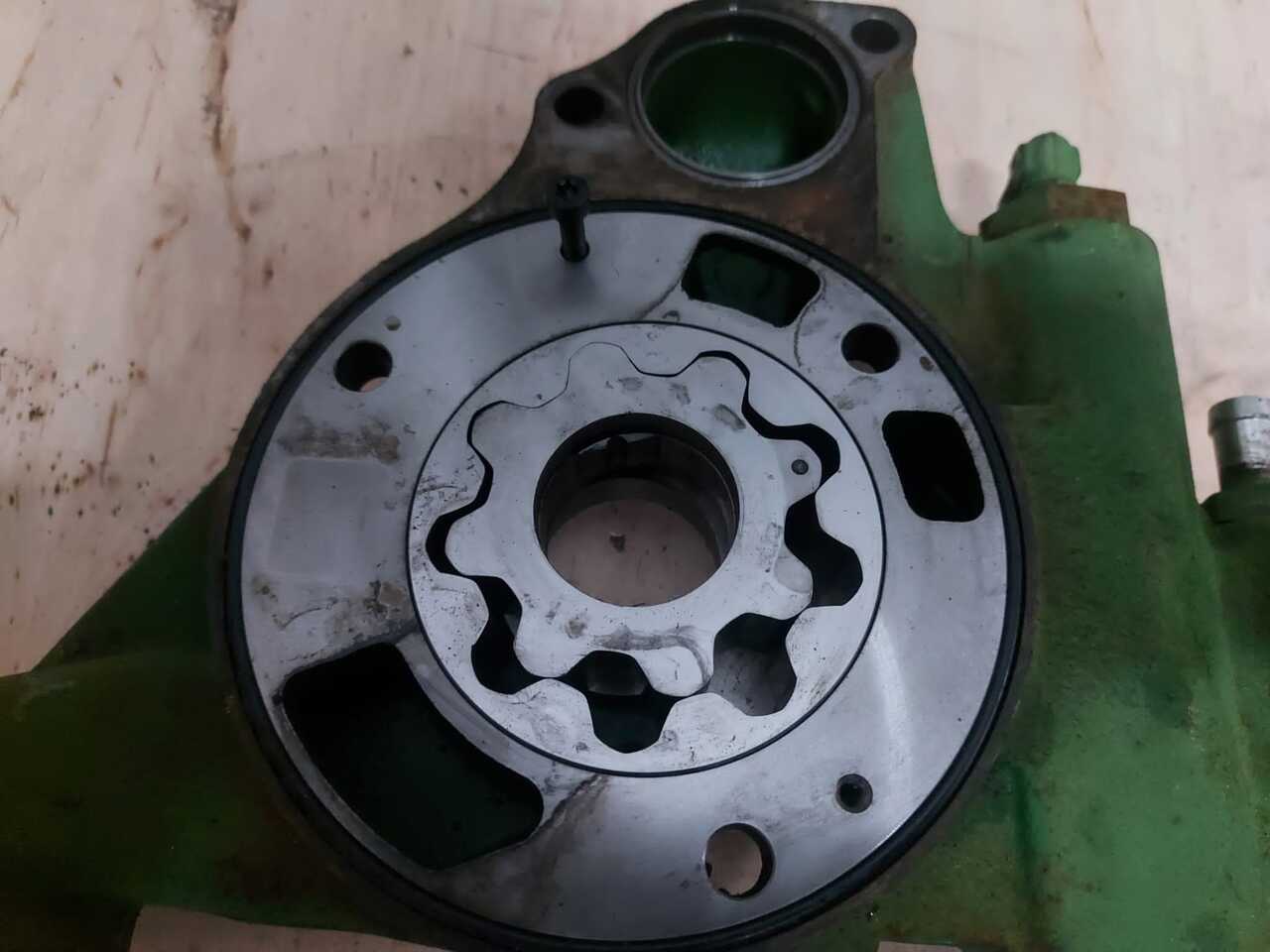 John Deere 6215r - Pompa doładowcza hydrauliki AL217930 - Гідронасос в категорії Сільськогосподарська техніка: фото 1 John Deere 6215r - Pompa doładowcza hydrauliki AL217930 - Гідронасос в категорії Сільськогосподарська техніка: фото 1