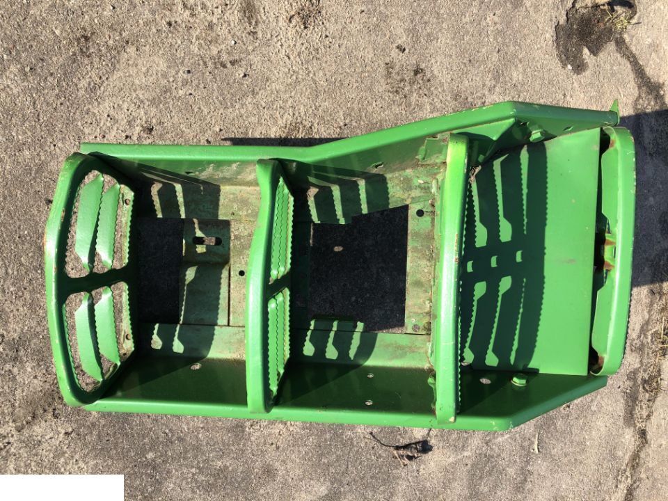 John Deere 6510,6530,6610,6620,6630,6830,6910,6920,6930,7420,7430, 7520,7530 - STOPNICA / STOPNIE - Підніжка в категорії Сільськогосподарська техніка: фото 1 John Deere 6510,6530,6610,6620,6630,6830,6910,6920,6930,7420,7430, 7520,7530 - STOPNICA / STOPNIE - Підніжка в категорії Сільськогосподарська техніка: фото 1
