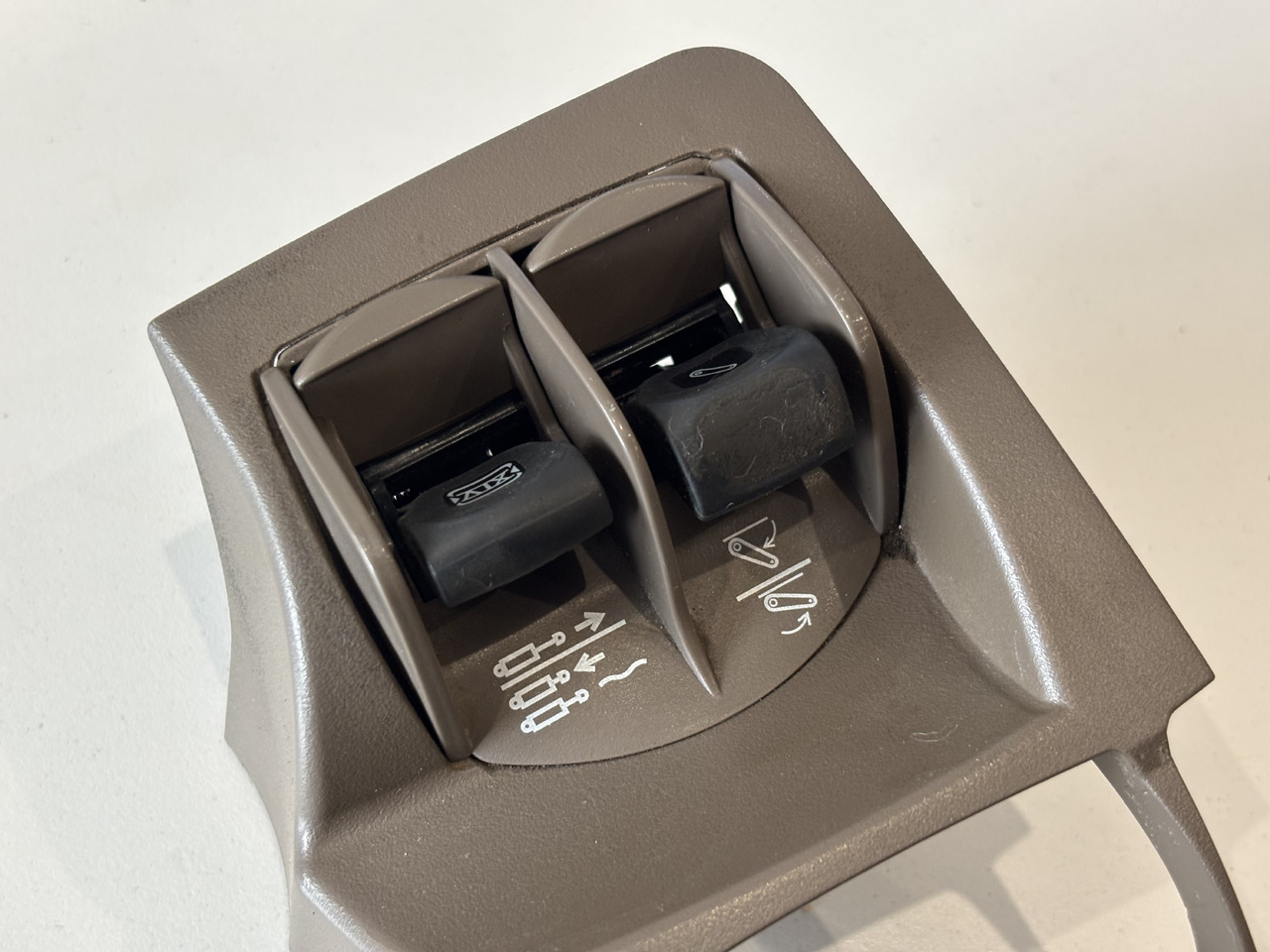 John Deere 6R 6xxx Przycisk Sterownik Kontroler Podnośnika SCV RE588398 - Електрична система в категорії Сільськогосподарська техніка: фото 2 John Deere 6R 6xxx Przycisk Sterownik Kontroler Podnośnika SCV RE588398 - Електрична система в категорії Сільськогосподарська техніка: фото 2