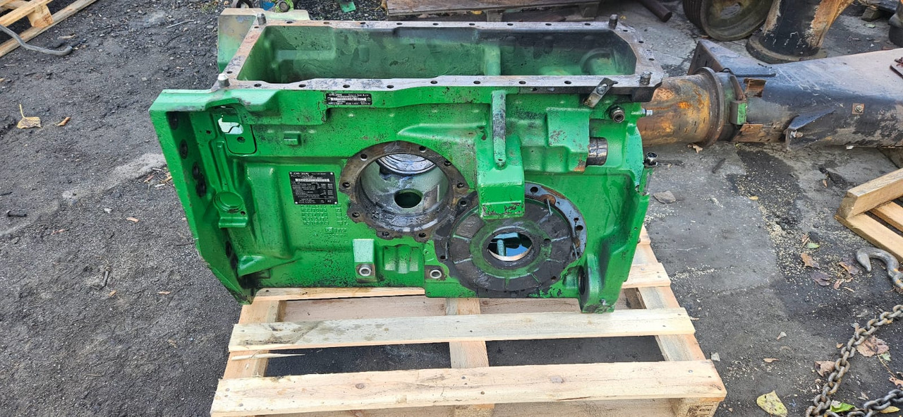John Deere 8245R 8270R 8295R 8320R 8335R 8345R 8370R 8400R - skrzynka obudowa osi RE587130 RE587131 - Вісь та запчастини в категорії Трактори: фото 2 John Deere 8245R 8270R 8295R 8320R 8335R 8345R 8370R 8400R - skrzynka obudowa osi RE587130 RE587131 - Вісь та запчастини в категорії Трактори: фото 2