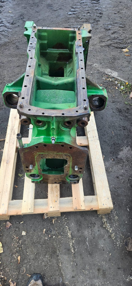 John Deere 8245R 8270R 8295R 8320R 8335R 8345R 8370R 8400R - skrzynka obudowa osi RE587130 RE587131 - Вісь та запчастини в категорії Трактори: фото 4 John Deere 8245R 8270R 8295R 8320R 8335R 8345R 8370R 8400R - skrzynka obudowa osi RE587130 RE587131 - Вісь та запчастини в категорії Трактори: фото 4