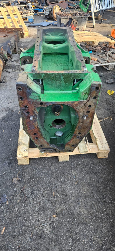 John Deere 8245R 8270R 8295R 8320R 8335R 8345R 8370R 8400R - skrzynka obudowa osi RE587130 RE587131 - Вісь та запчастини в категорії Трактори: фото 1 John Deere 8245R 8270R 8295R 8320R 8335R 8345R 8370R 8400R - skrzynka obudowa osi RE587130 RE587131 - Вісь та запчастини в категорії Трактори: фото 1