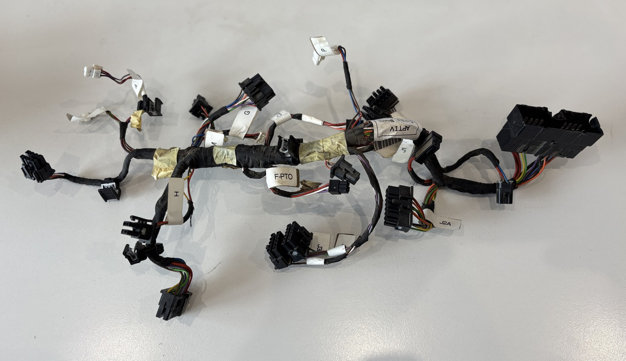 John Deere Wiązka Elektronika Kabli Podłokietnika NGOI MFTC AL222738 - Кабелі/ Дроти в категорії Сільськогосподарська техніка: фото 1 John Deere Wiązka Elektronika Kabli Podłokietnika NGOI MFTC AL222738 - Кабелі/ Дроти в категорії Сільськогосподарська техніка: фото 1