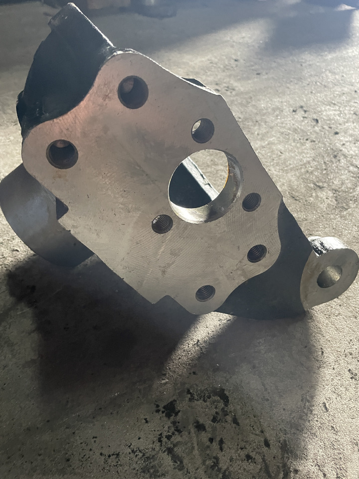 John Deere sieczkarnia 7200 7300 7400 7500 7700 7800 - zwrotnica ER145011 12863 - Поворотний кулак в категорії Сільськогосподарська техніка: фото 1 John Deere sieczkarnia 7200 7300 7400 7500 7700 7800 - zwrotnica ER145011 12863 - Поворотний кулак в категорії Сільськогосподарська техніка: фото 1