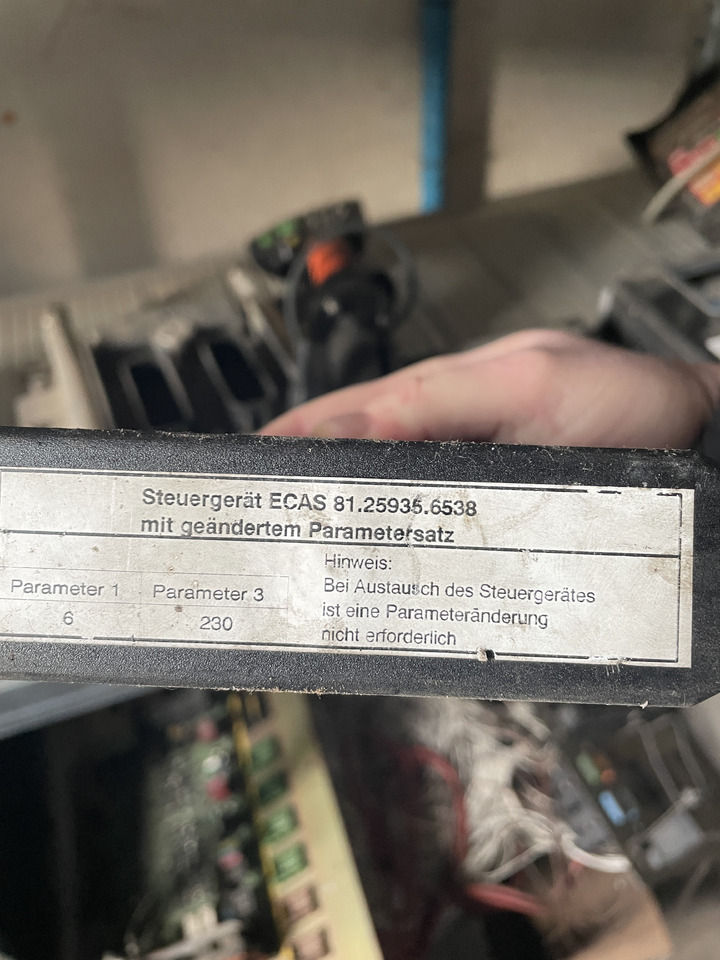 MAN - sterownik ECAS 81.25935.6538 4460550510 446 055 051 0 - Електрична система в категорії Вантажівки: фото 2 MAN - sterownik ECAS 81.25935.6538 4460550510 446 055 051 0 - Електрична система в категорії Вантажівки: фото 2