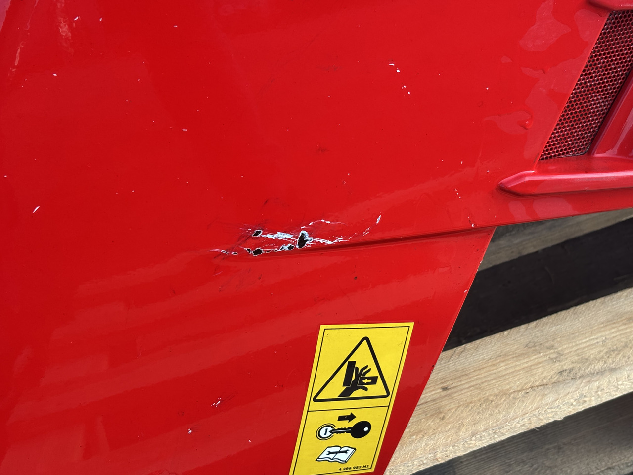 Massey Ferguson 5613 Obudowa Silnika Boczna Lewa - Кузов і екстер'єр в категорії Сільськогосподарська техніка: фото 3 Massey Ferguson 5613 Obudowa Silnika Boczna Lewa - Кузов і екстер'єр в категорії Сільськогосподарська техніка: фото 3