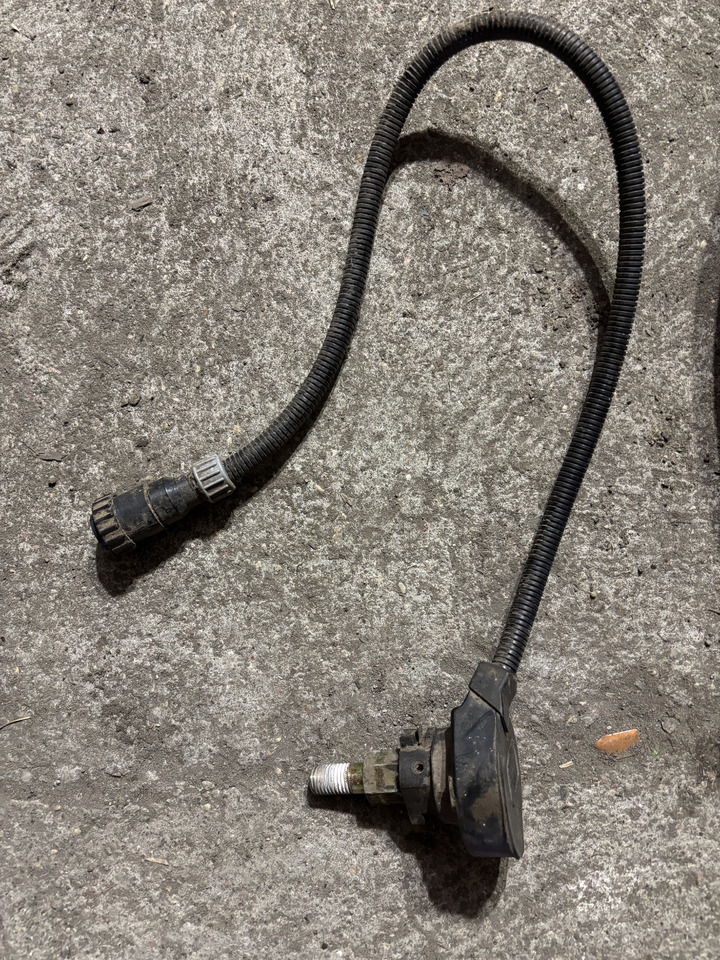 Massey Fergusson 30 32 36 7256 7274 7278 - czujnik elektromagnesu D28780404 - Давач в категорії Сільськогосподарська техніка: фото 1 Massey Fergusson 30 32 36 7256 7274 7278 - czujnik elektromagnesu D28780404 - Давач в категорії Сільськогосподарська техніка: фото 1