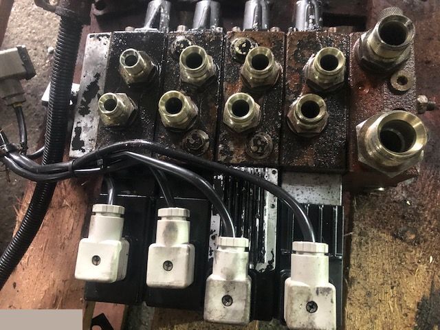 Sauer Danfoss Rozdzielacz - Гідравлічний клапан в категорії Сільськогосподарська техніка: фото 1 Sauer Danfoss Rozdzielacz - Гідравлічний клапан в категорії Сільськогосподарська техніка: фото 1