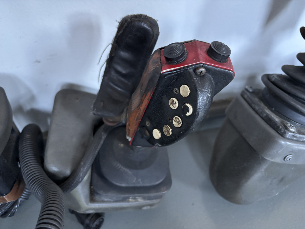 Valmet Harvester - joystick z podłokietnikiem - sterowanie - Важіль перемикання передач в категорії Сільськогосподарська техніка: фото 4 Valmet Harvester - joystick z podłokietnikiem - sterowanie - Важіль перемикання передач в категорії Сільськогосподарська техніка: фото 4