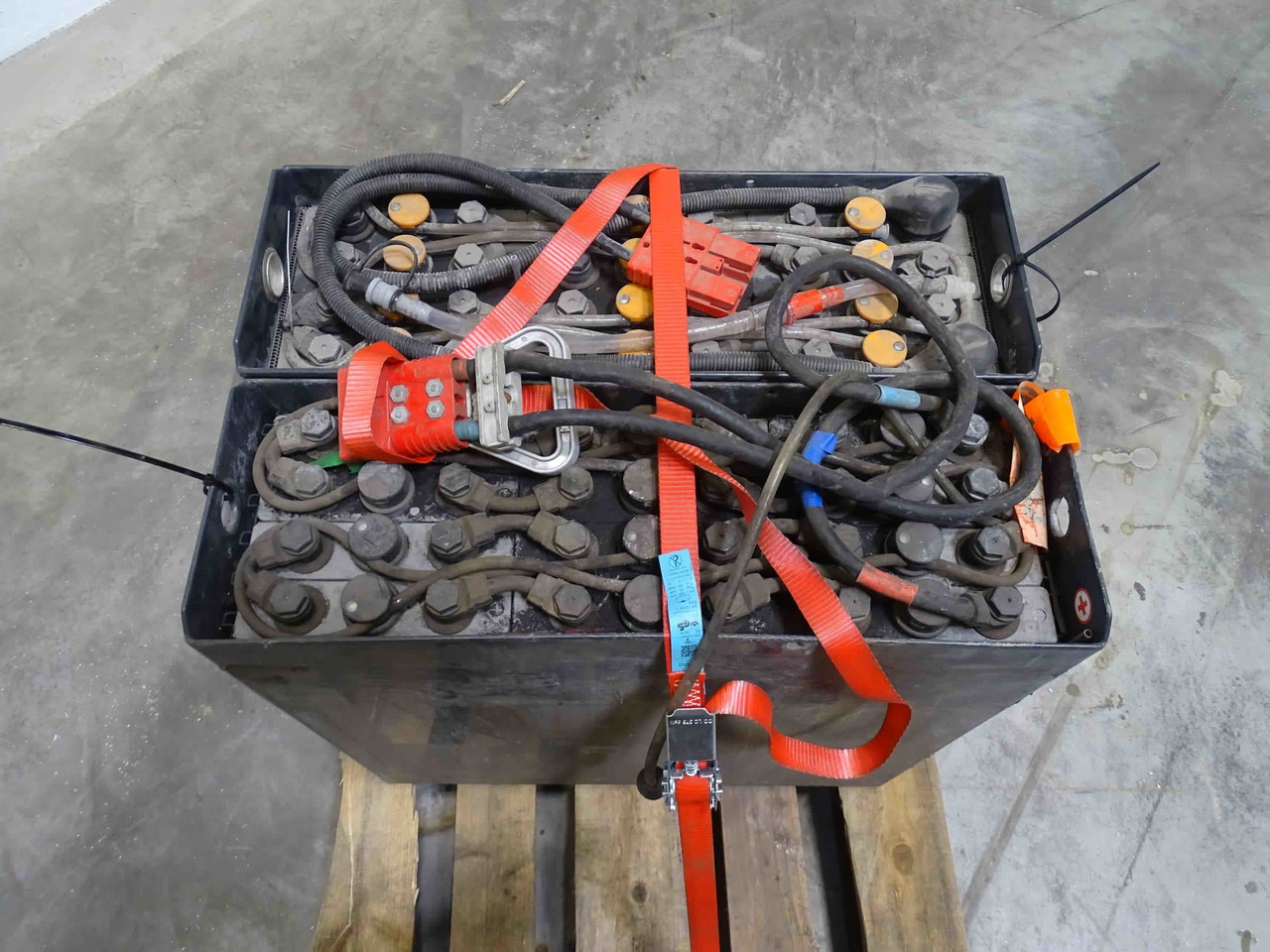 Battery Package 2 pieces - Аккумулятор в категорії Вантажно-розвантажувальна техніка: фото 5 Battery Package 2 pieces - Аккумулятор в категорії Вантажно-розвантажувальна техніка: фото 5