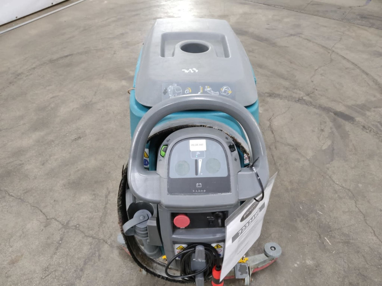 Tennant Scrubbing machine - Підлогомийна машина: фото 3 Tennant Scrubbing machine - Підлогомийна машина: фото 3