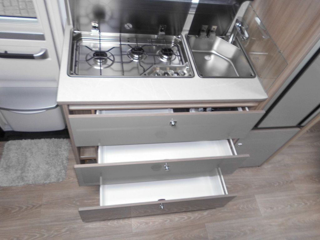 Новий Причіп дача Fendt Tendenza 560 SFDW 2000kg. Batterie 75Ah Vivara Fendt Tendenza 560 SFDW mit Extras %Lagerabverkauf%: фото 10