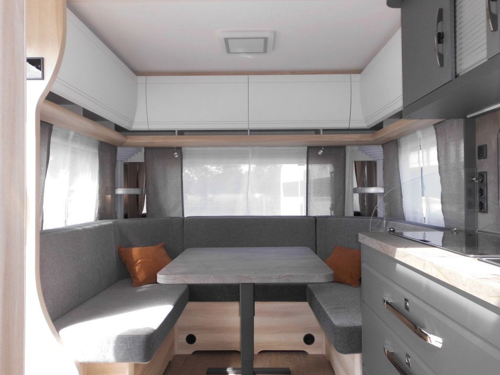 Hobby De Luxe 540 UL 2026 AUTARK AMBIENTE ROLLROST - Причіп дача: фото 1 Hobby De Luxe 540 UL 2026 AUTARK AMBIENTE ROLLROST - Причіп дача: фото 1