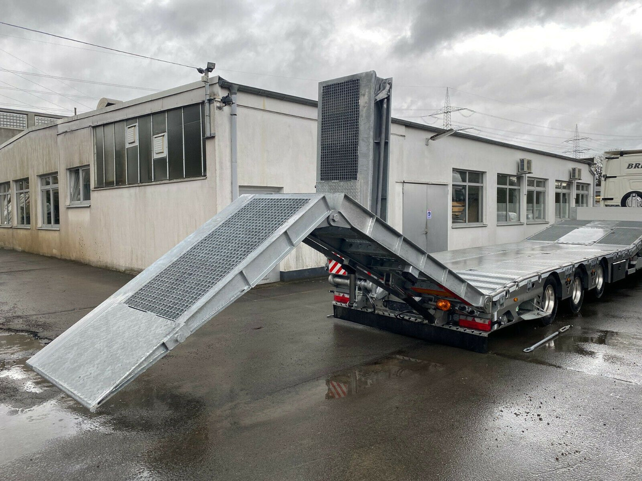 VEGA Verzinkt+LIFT+LENKACHSE+LED - Низькорамна платформа напівпричіп: фото 2 VEGA Verzinkt+LIFT+LENKACHSE+LED - Низькорамна платформа напівпричіп: фото 2