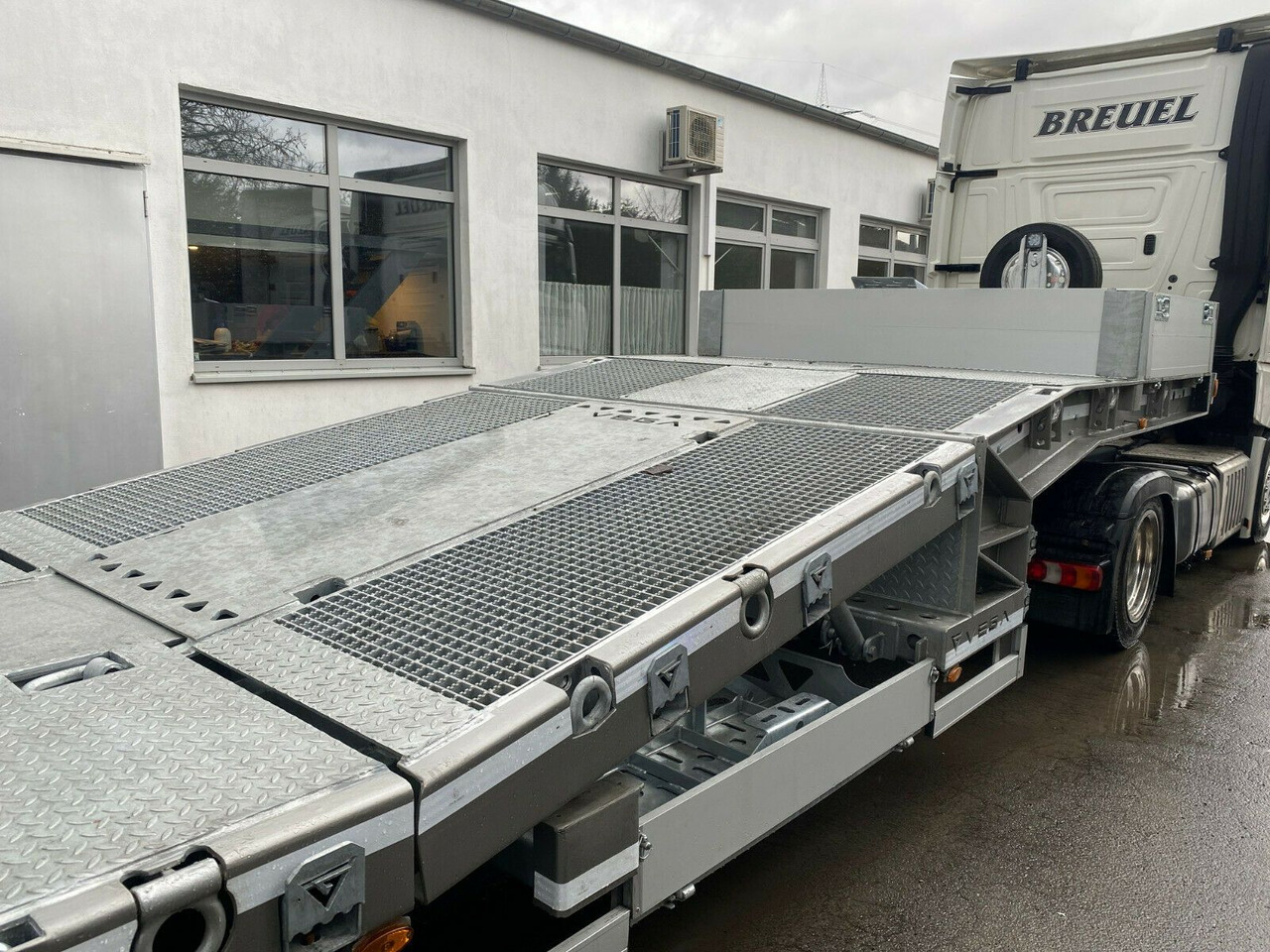 VEGA Verzinkt+LIFT+LENKACHSE+LED - Низькорамна платформа напівпричіп: фото 3 VEGA Verzinkt+LIFT+LENKACHSE+LED - Низькорамна платформа напівпричіп: фото 3