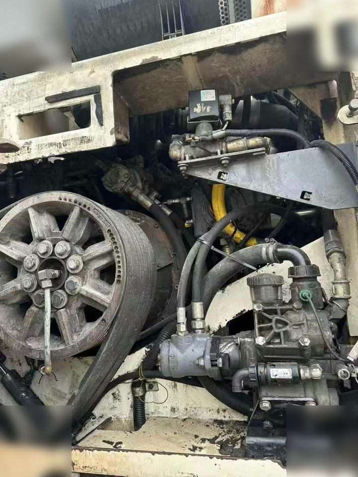 2011 WIRTGEN W2100 - Дорожня фреза: фото 4 2011 WIRTGEN W2100 - Дорожня фреза: фото 4