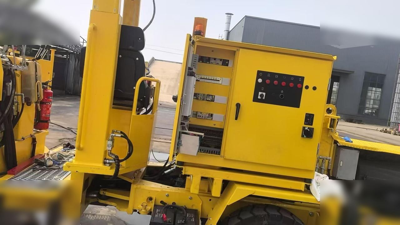 2014 ATLAS COPCO BOOMER 281 - Установка для горизонтального буріння: фото 2 2014 ATLAS COPCO BOOMER 281 - Установка для горизонтального буріння: фото 2