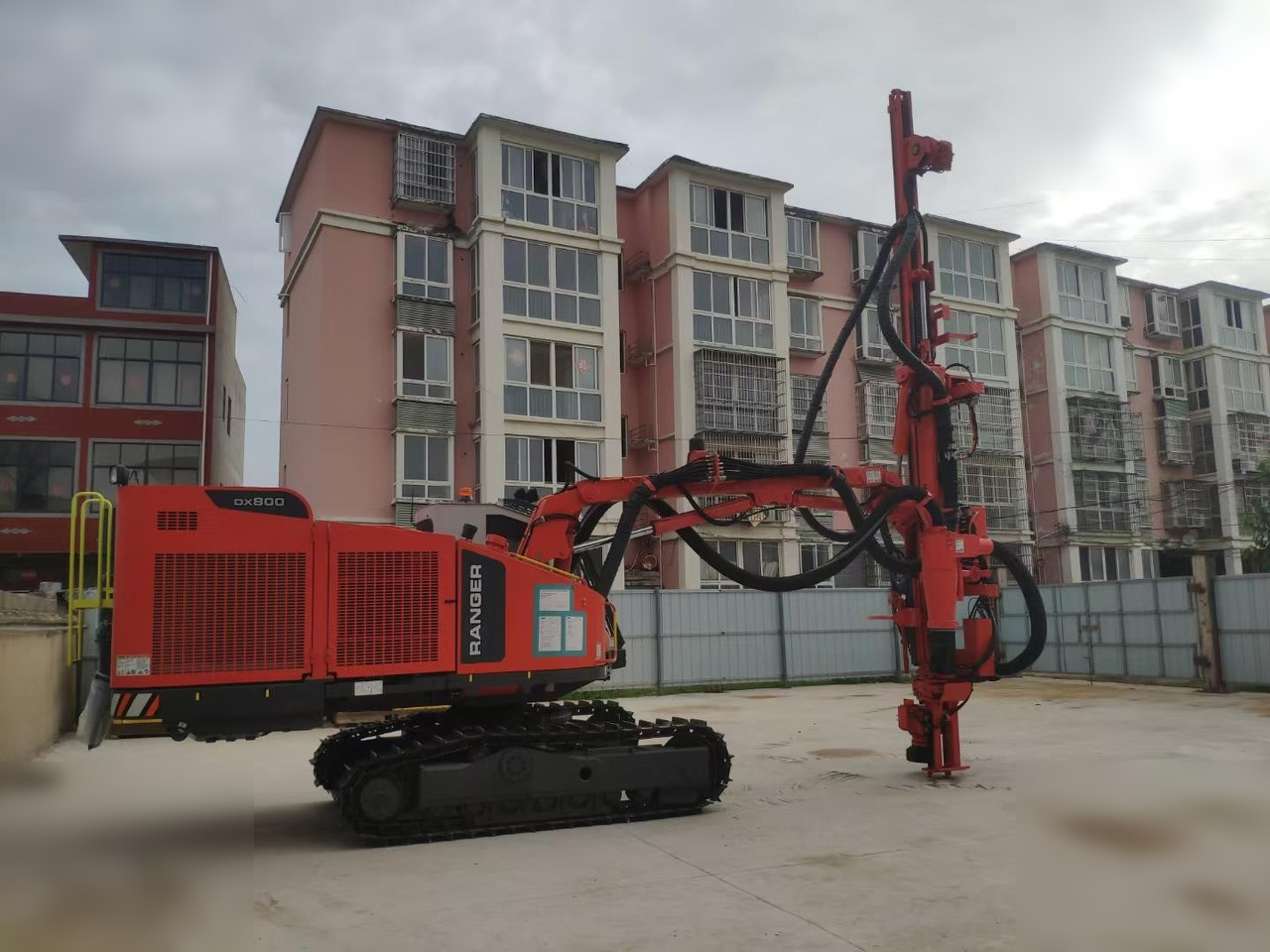 2023 SANDVIK DX800 - Бурова установка: фото 2 2023 SANDVIK DX800 - Бурова установка: фото 2