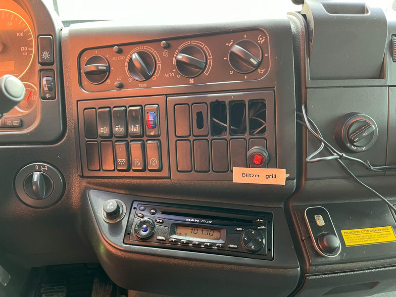 Бортова вантажівка/ Платформа, Вантажівка з маніпулятором MAN TGL 8.180 4x2 PK 4200 YEAR 2013 / PLATFORM L=3710 mm: фото 20