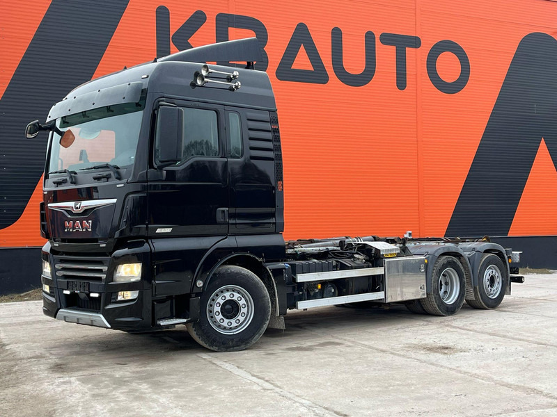 MAN TGX 26.580 6x2 PALFINGER T 20 ton / L=5400 mm / XLX CAB / INTARDER - Гаковий мультиліфт вантажівка: фото 1 MAN TGX 26.580 6x2 PALFINGER T 20 ton / L=5400 mm / XLX CAB / INTARDER - Гаковий мультиліфт вантажівка: фото 1