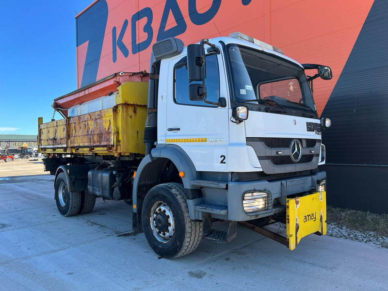 Mercedes-Benz Axor 1824 4x4 POSSIBLE TO BUY WITH SPREADER & FRONT PLOW - Самоскид вантажівка: фото 3 Mercedes-Benz Axor 1824 4x4 POSSIBLE TO BUY WITH SPREADER & FRONT PLOW - Самоскид вантажівка: фото 3