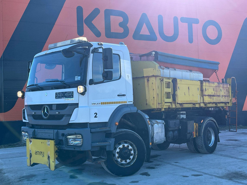 Mercedes-Benz Axor 1824 4x4 POSSIBLE TO BUY WITH SPREADER & FRONT PLOW - Самоскид вантажівка: фото 1 Mercedes-Benz Axor 1824 4x4 POSSIBLE TO BUY WITH SPREADER & FRONT PLOW - Самоскид вантажівка: фото 1
