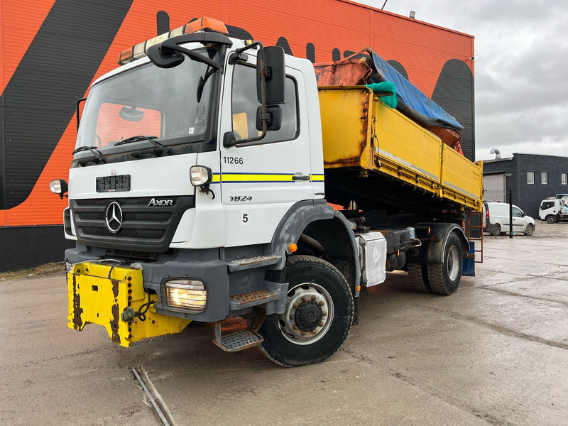 Mercedes-Benz Axor 1824 4x4 POSSIBLE TO BUY WITH SPREADER & FRONT PLOW - Самоскид вантажівка: фото 2 Mercedes-Benz Axor 1824 4x4 POSSIBLE TO BUY WITH SPREADER & FRONT PLOW - Самоскид вантажівка: фото 2