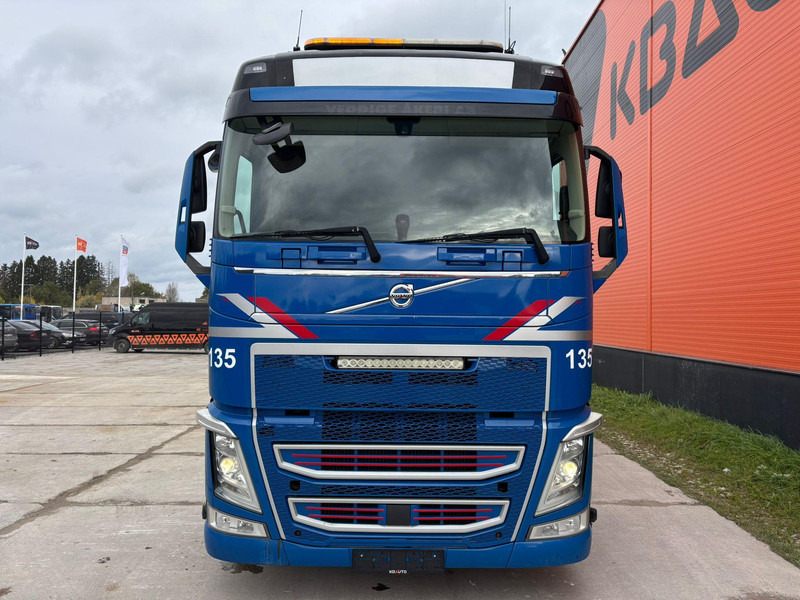 Volvo FH 500 8x4*4 FOR SALE AS CHASSIS / GCW 70 ton / PTO / CHASSIS L=6420 mm - Вантажівка шасі: фото 3 Volvo FH 500 8x4*4 FOR SALE AS CHASSIS / GCW 70 ton / PTO / CHASSIS L=6420 mm - Вантажівка шасі: фото 3