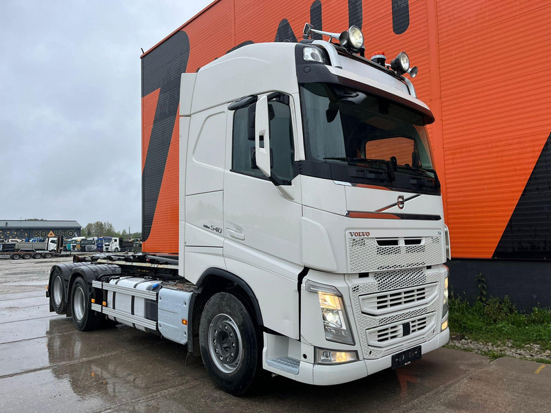 Volvo FH 540 6x4 HIAB 21 ton / L=5600 mm / RETARDER / TANDEM AXLE LIFT - Гаковий мультиліфт вантажівка: фото 4 Volvo FH 540 6x4 HIAB 21 ton / L=5600 mm / RETARDER / TANDEM AXLE LIFT - Гаковий мультиліфт вантажівка: фото 4