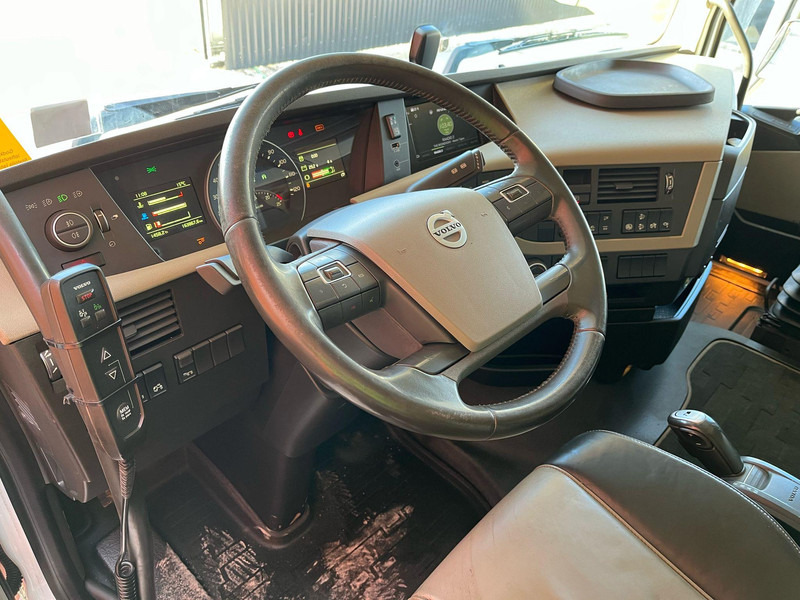 Interior photo 1: Volvo FH 540 8x2*6 EFFER 685/6S + JIB + WINCH / PLATFORM 6072-7081 mm EXTENDABLE в лізинг Volvo FH 540 8x2*6 EFFER 685/6S + JIB + WINCH / PLATFORM 6072-7081 mm EXTENDABLE
