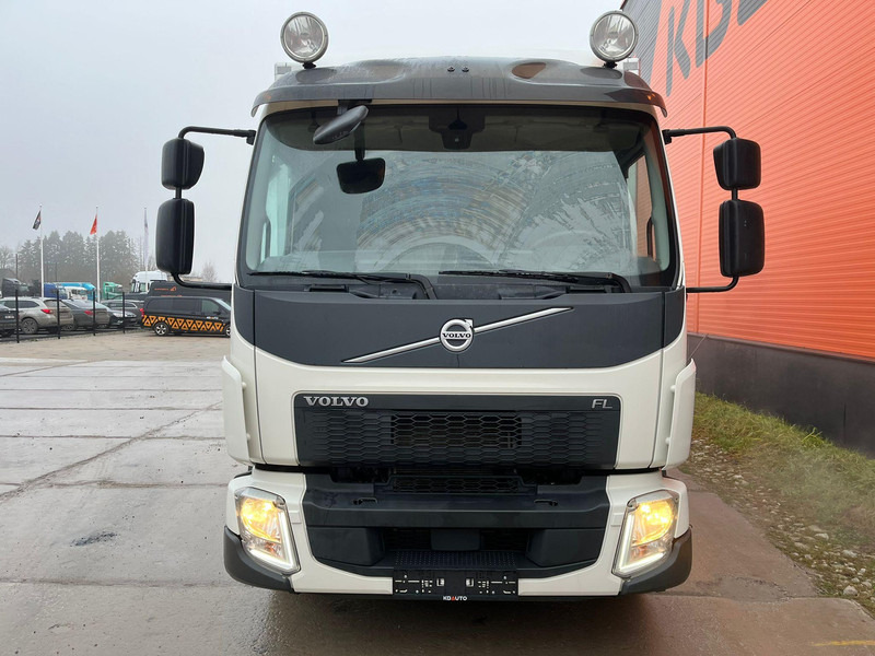 Volvo FL 210 4x2 BOXHEATING / BOX L=8757 mm - Вантажівка з закритим кузовом: фото 3 Volvo FL 210 4x2 BOXHEATING / BOX L=8757 mm - Вантажівка з закритим кузовом: фото 3